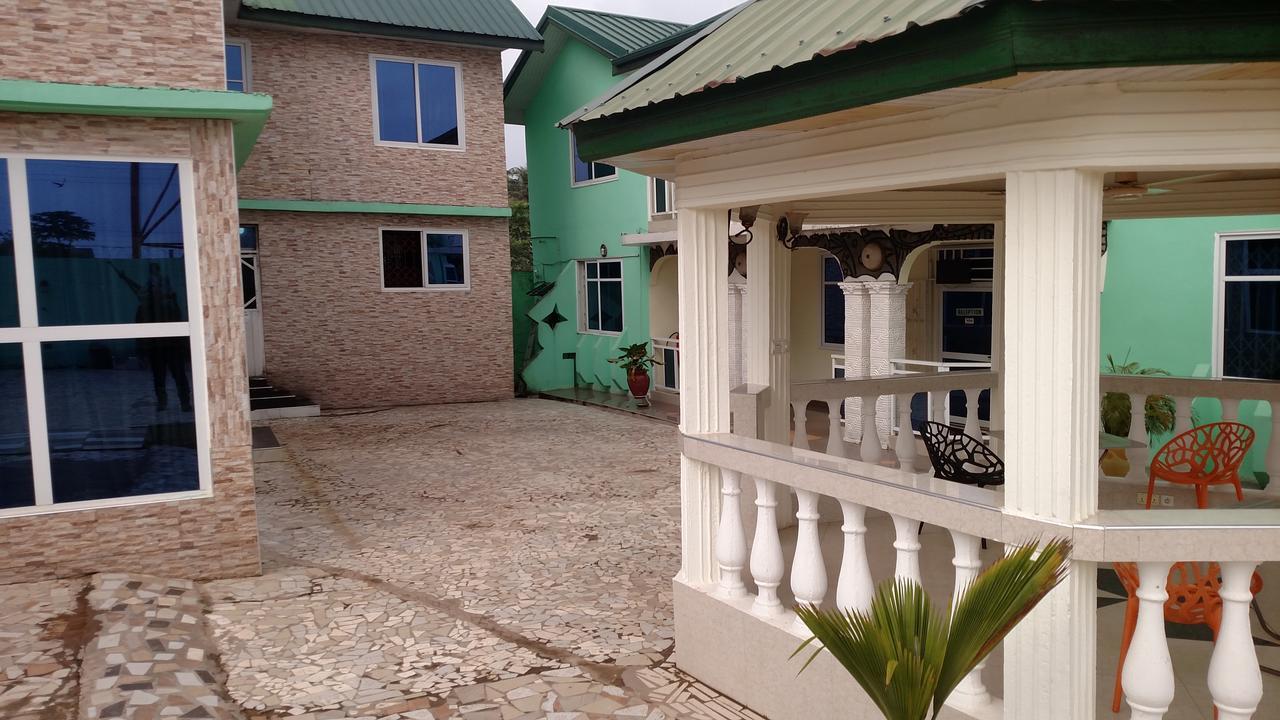 Wantapa Hotel Esiama Exterior photo